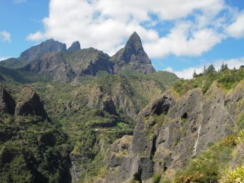 Mini-trek sur l'île de la Réunion, cirque de Mafate © Alizés Montagnes