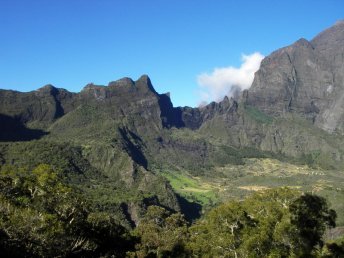 Randonnée sur l'île de la Réunion, cirques de Cilaos et Mafate © Alizés Montagnes