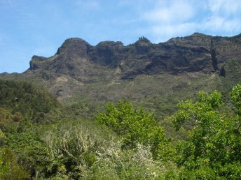 Randonnée sur l'île de la Réunion, crête des Salazes © Alizés Montagnes